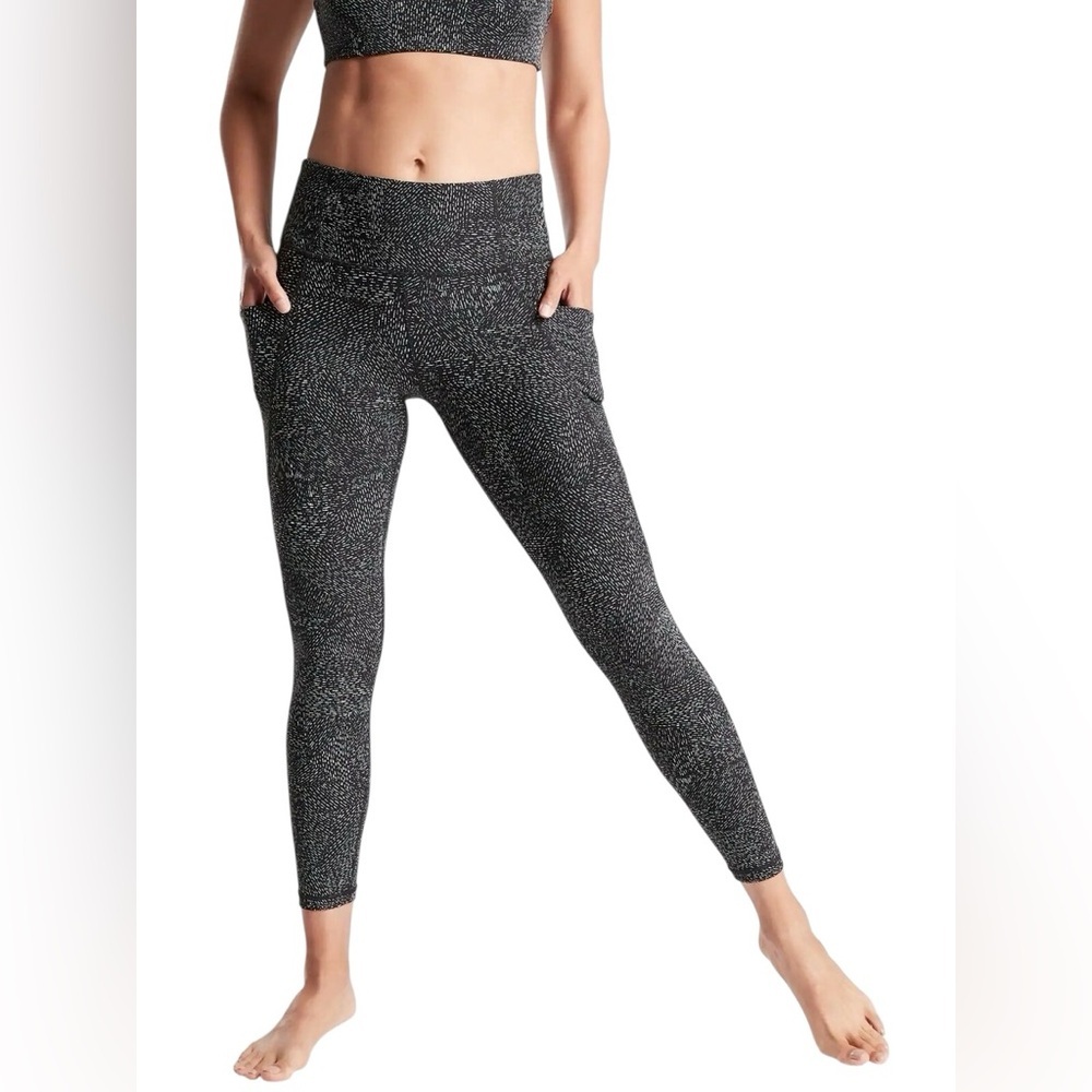 Athleta Ultimate Stash Textured High Rise 7/8 Leggings Black White XS